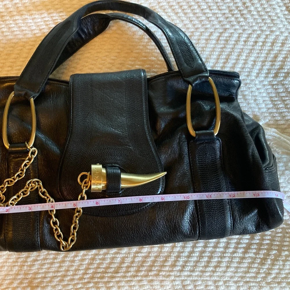 Elegant Black Leather Shoulder Bag with Gold Accents - Picture 11 of 14